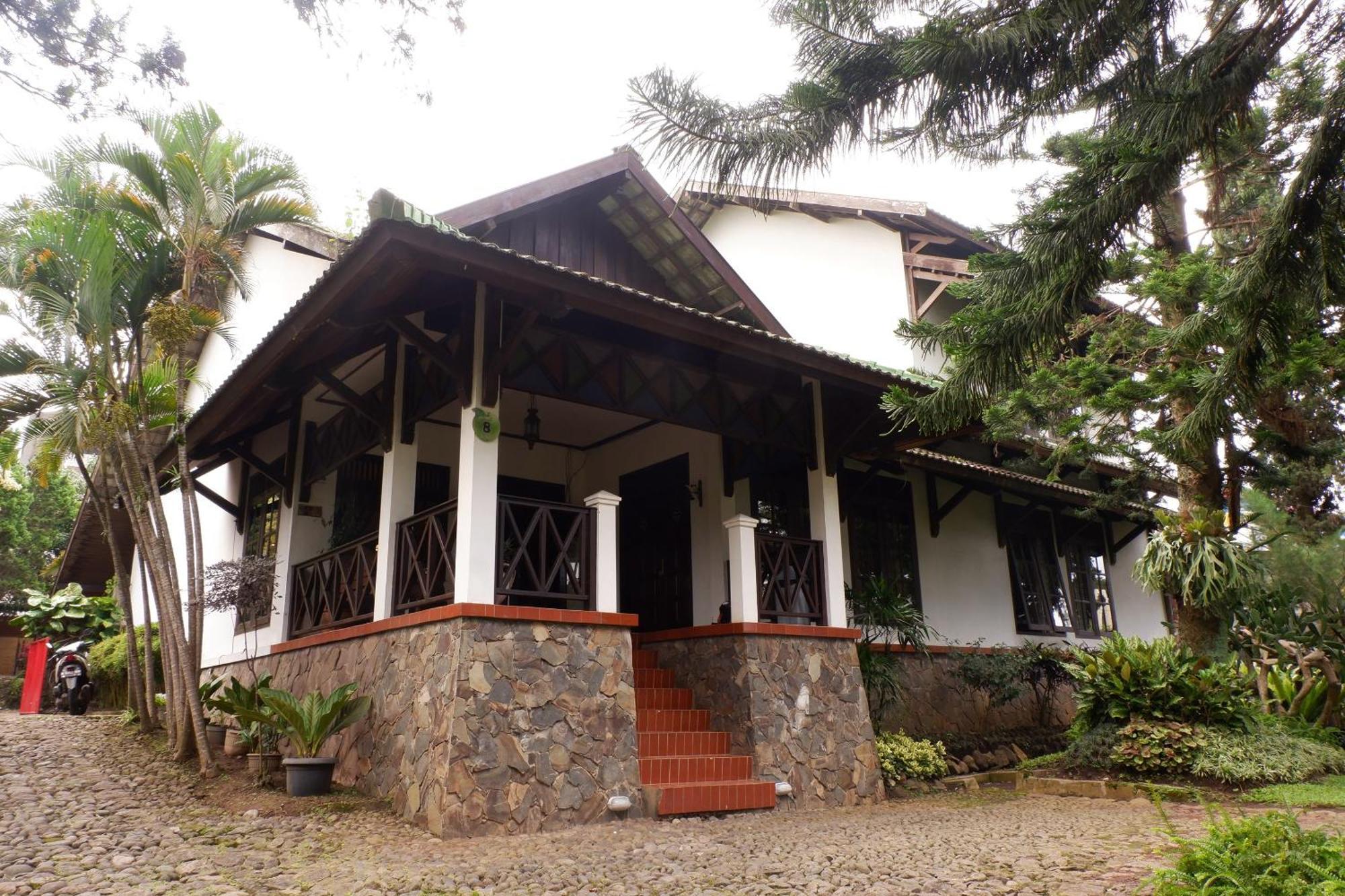 Cemara'S Homestay Batu  Exterior photo